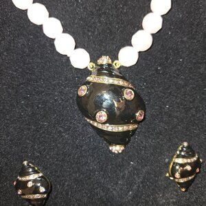 Heidi Daus Vintage Black Conch Shell necklace and earring se